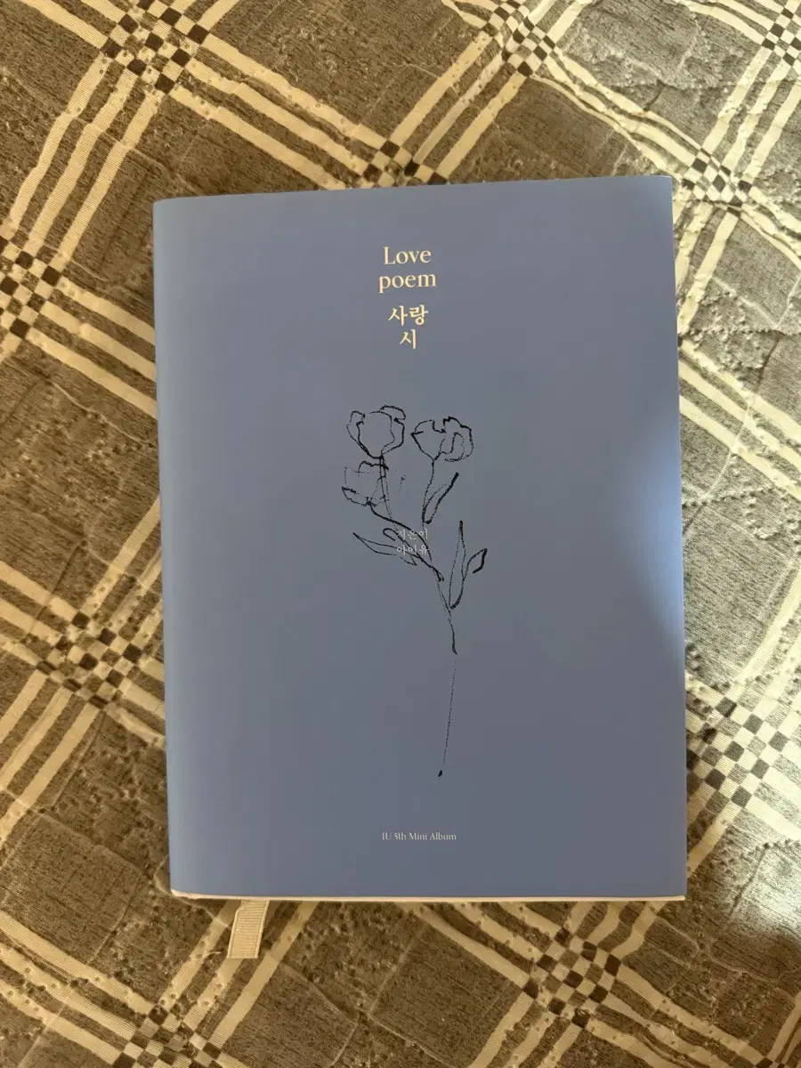 【新品未開封】 IU 「 iu...im」 2nd Mini Album IU - IU [IUIM] 2nd Mini Album CD+Booklet+Tracking Number